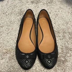 Tory Burch quilted ballet flat, size 6.